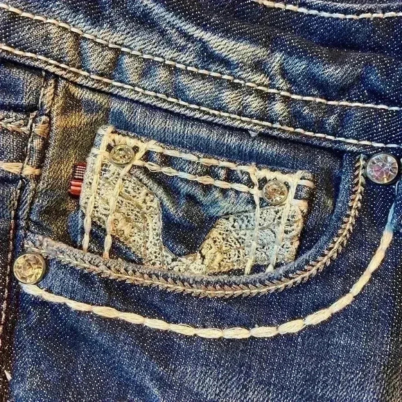 Vigoss Jr/Women's Chelsea Capri 3/4 Medium Wash Distressed Embroidered Western - Picture 2 of 10